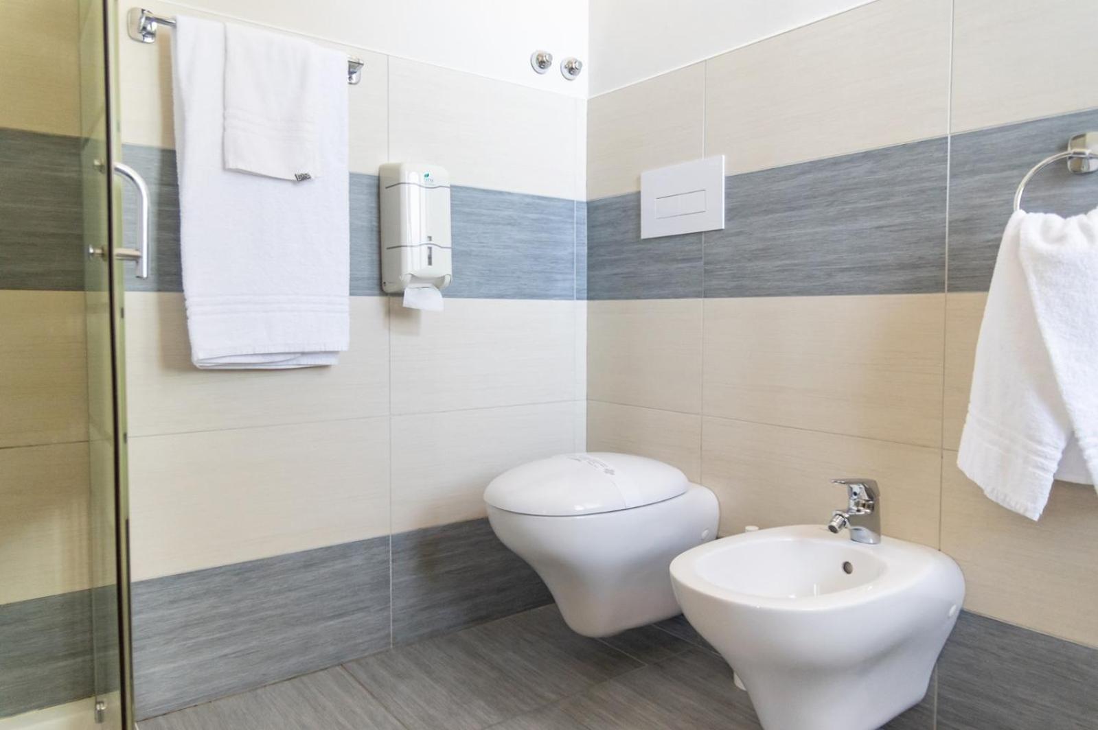 La Vecchia Tramvia Hotel Castiglione Delle Stiviere Buitenkant foto
